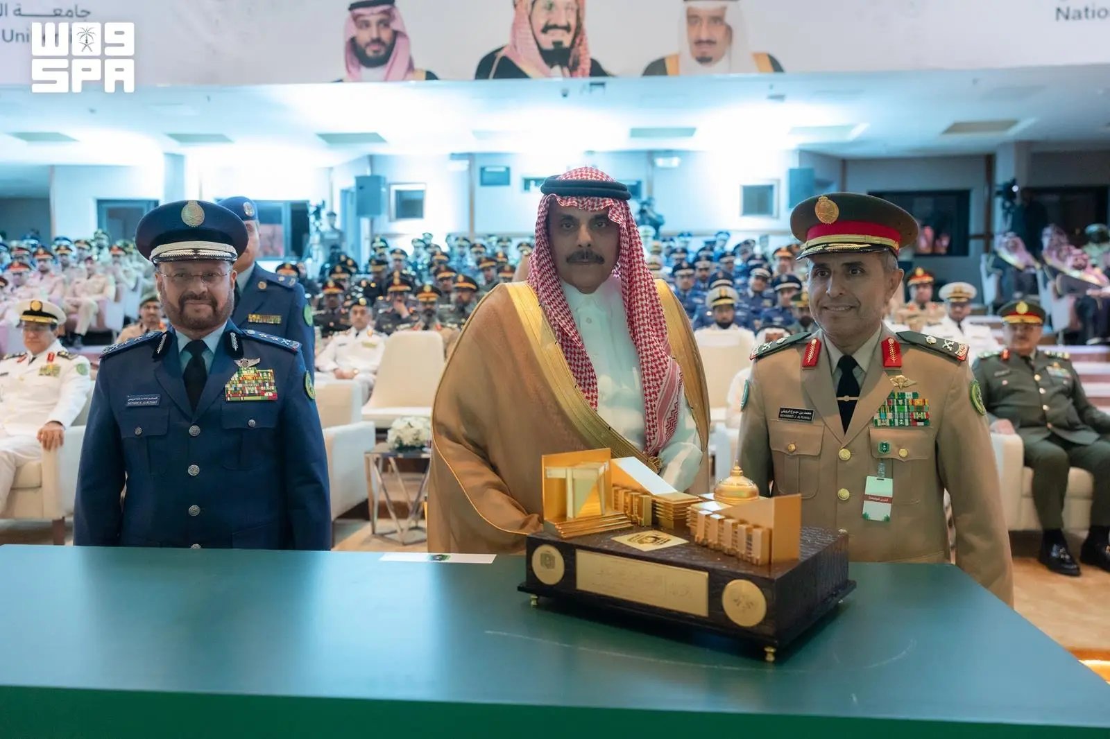 صورة من الألبوم