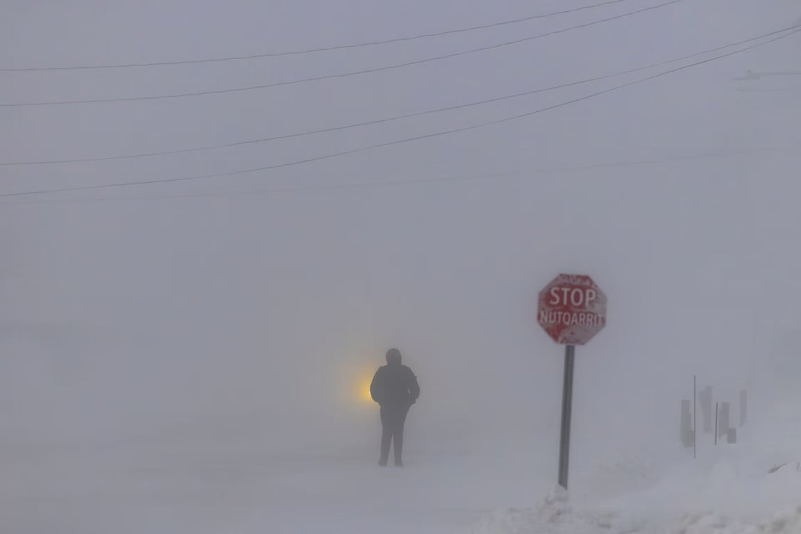تنخفض درجات الحرارة شتاءً إلى ما يقارب أربعين درجة مئوية تحت الصفر، في بردٍ قارس لا يُحتمل