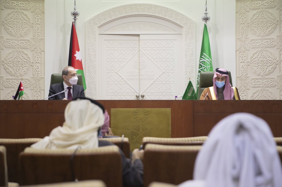 وزير الخارجية: فتح سفارتنا بالدوحة