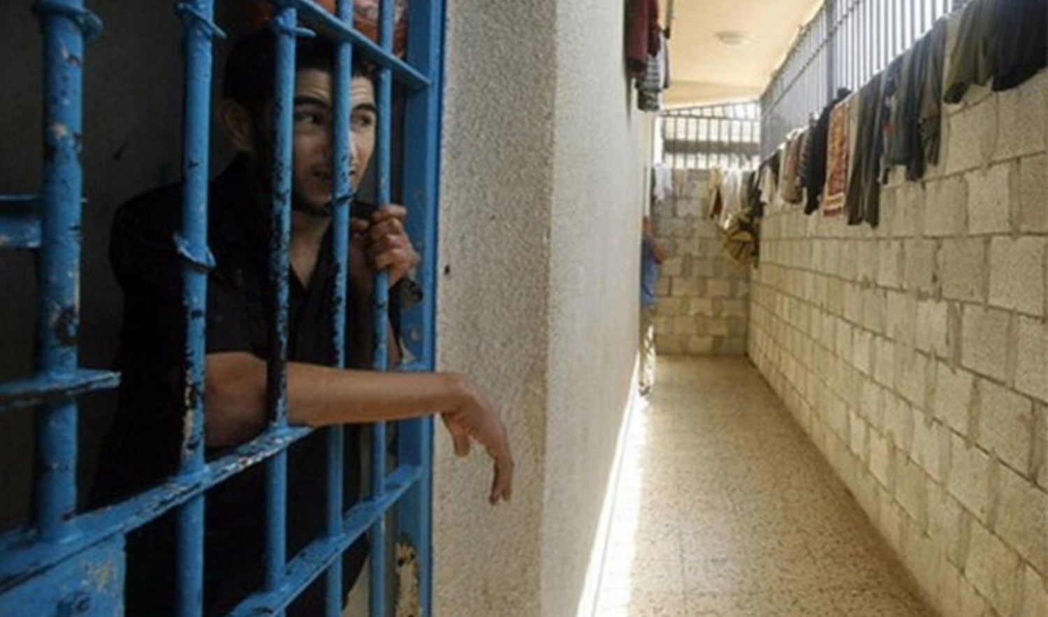 ?صابة معتقلاً فلسطينيّاً في سجن