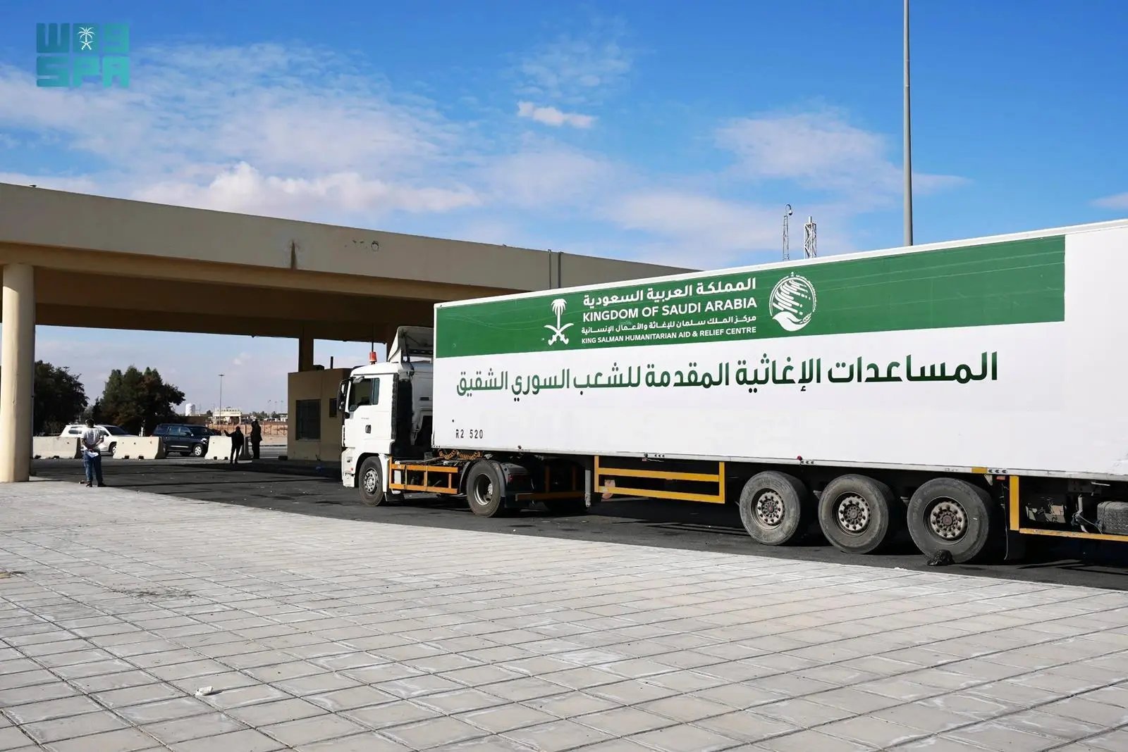 منفذ جابر الأردني.. عبور شاحنة