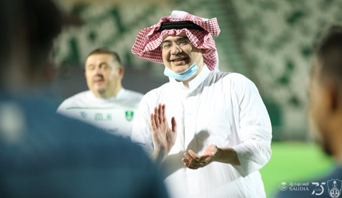 مؤمنة يجتمع بلاعبي الأهلي والقيد
