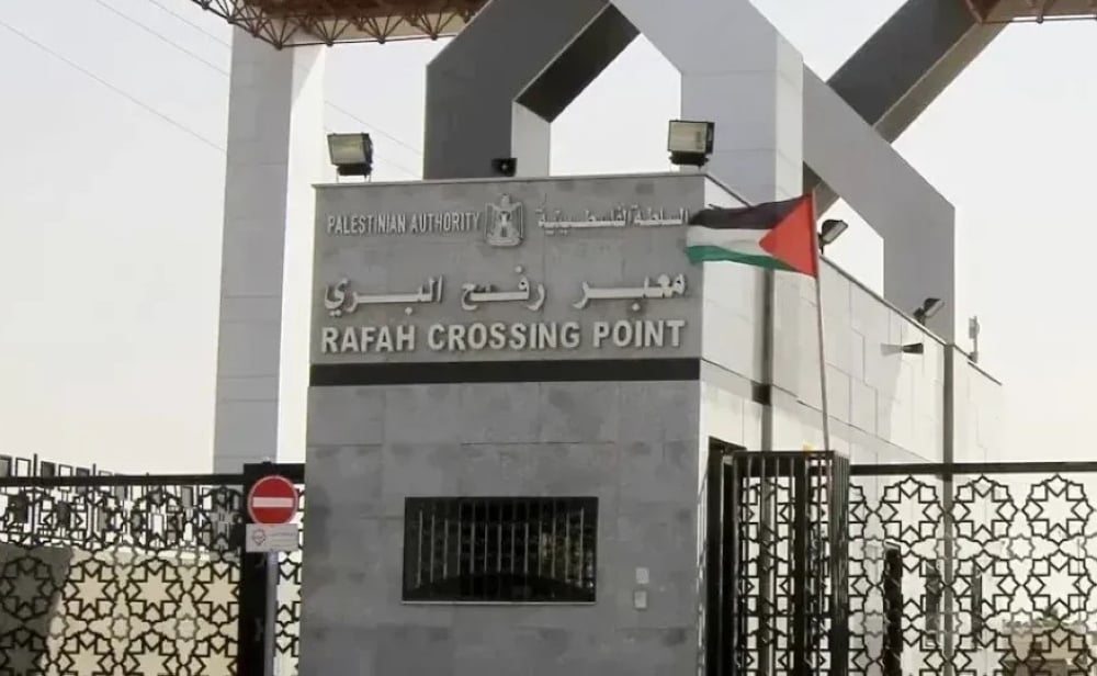 وصول دفعة جديدة من العائدين الفلسطينيين إلى غزة عبر معبر رفح البري. وصول دفعة جديدة من الفلسطينيين العائدين إلى قطاع غزة عبر معبر رفح البري لاستكمال إجراءات العودة إلى القطاع.. فرق الهلال الأحمر المصري تولّت استقبال العائدين وتيسير إجراءات عبورهم بالتنسيق مع الجهات المختصة.. تواصل السلطات المصرية استقبال دفعات من الجرحى والمرضى الفلسطينيين القادمين من قطاع غزة لتلقي العلاج في المستشفيات المصرية 