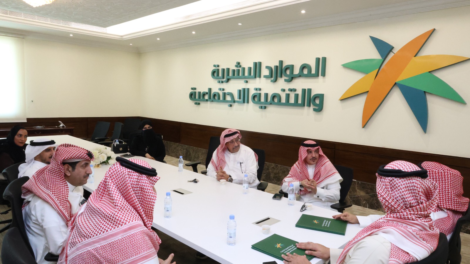 مذكرة تفاهم بين الموارد البشرية وجمعية البر بجدة لدعم متسولي المنطقة