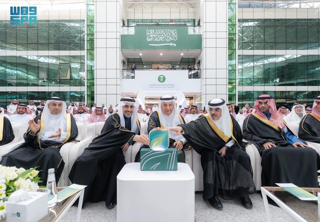 وزير البيئة يطلق صندوق "نماء" الوقفي لدعم الاستدامة البيئية والزراعية. الصندوق نموذج جديد للعمل الوقفي المؤسسي. الصندوق يغطي مبادرات البيئة والمياه والزراعة بما يشمل سقيا الماء، التشجير، التنوع الحيوي، الاقتصاد الدائري، والزراعة المستدام 