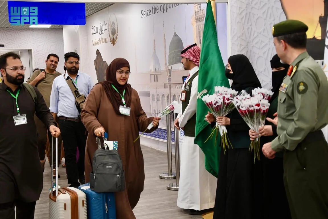 وصول أولى رحلات مبادرة طريق مكة من باكستان للمدينة المنورة في عامها الثامن. وصول أولى رحلات الحجاج من باكستان ضمن مبادرة طريق مكة إلى المدينة المنورة. المبادرة تُمكّن الحجاج من إنهاء إجراءاتهم في بلدانهم قبل الوصول للمملكة. خدمة أكثر من 1.25 مليون حاج منذ إطلاقها في 2017 عبر منظومة متكاملة من الجهات الحكومية 