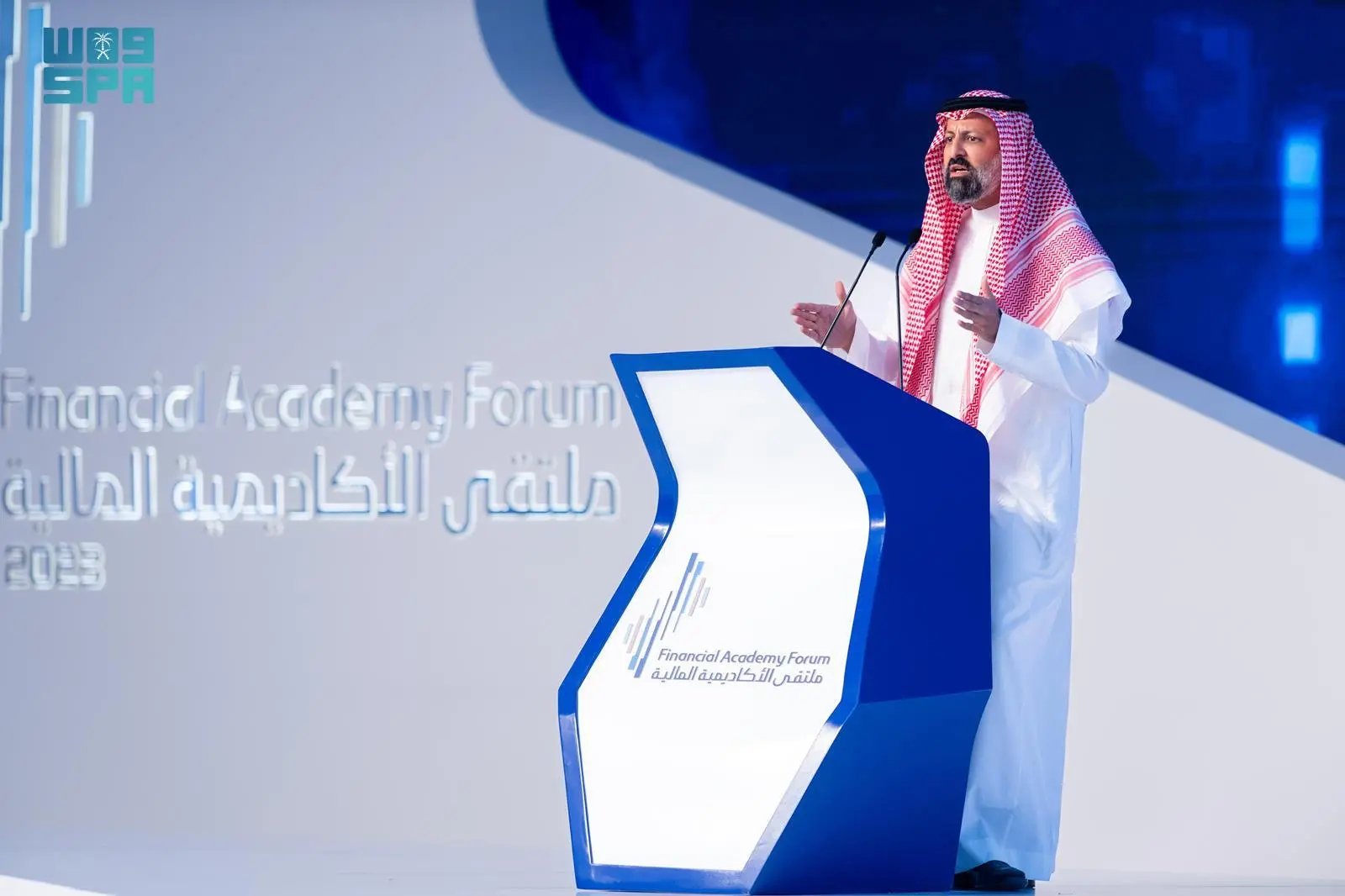 خمسان: القائد في القطاع المالي