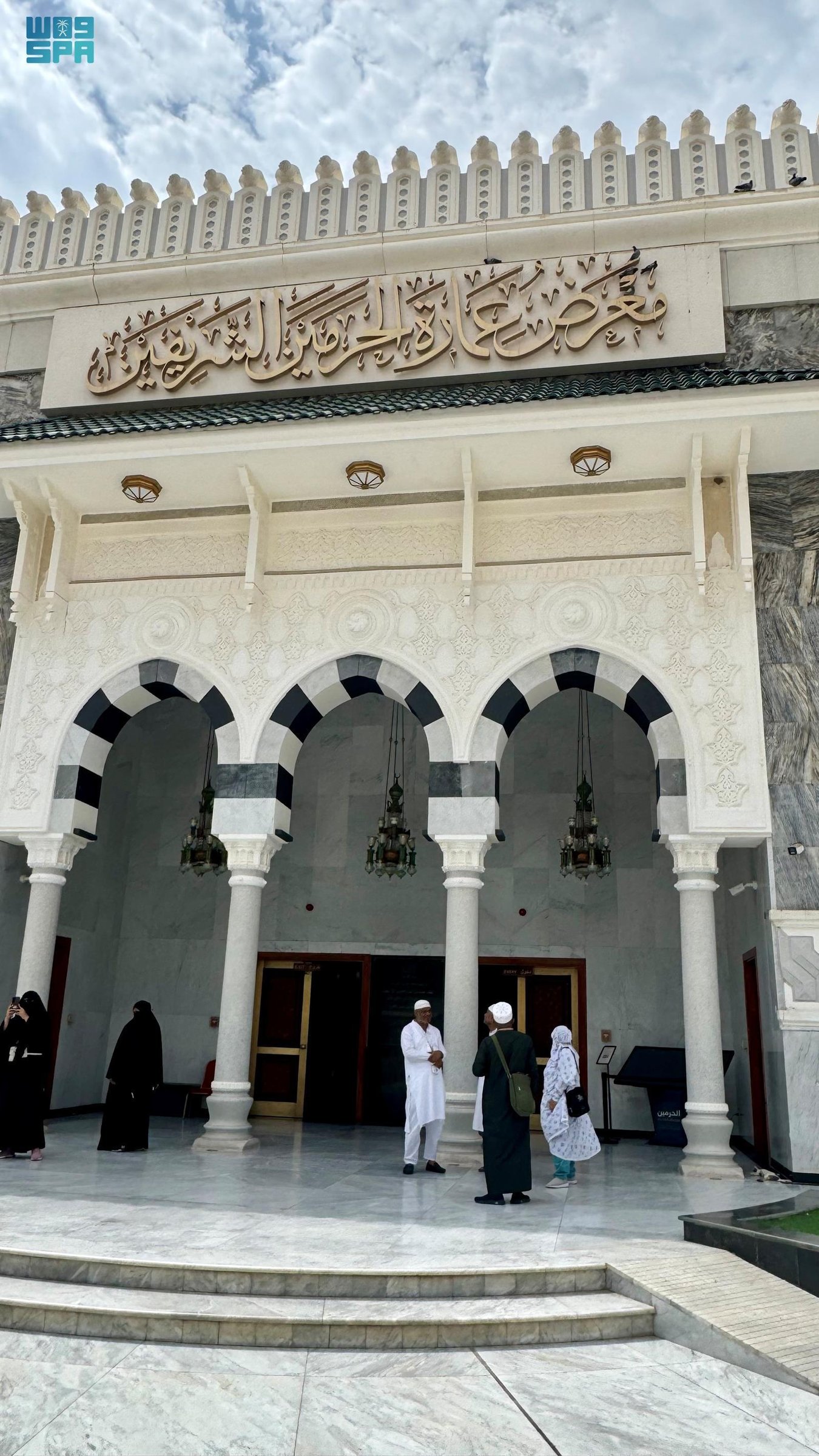 صورة من الألبوم