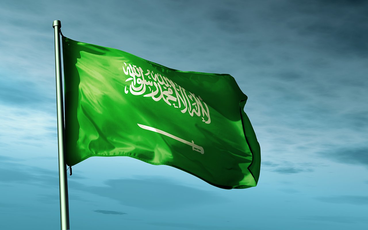 المملكة تؤكد في الأمم المتحدة أهمية التعاون الدولي لمواجهة مخاطر الأسلحة غير المشروعة. شددت على أن هذه الظاهرة تمثل تهديدًا أمنيًا وإنسانيًا واقتصاديًا يستدعي تحركًا دوليًا منسقًا. دعت إلى تعزيز برنامج العمل الأممي وتطوير آليات التعاون ونقل التكنولوجيا وبناء القدرات بين الدول 