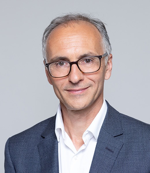 "سيرفييه": السعودية تتصدر التحول الصحي عالمياً وتسبق أوروبا في اعتماد العلاجات المبتكرة. السعودية صنعت بيئة عالمية للابتكار الصحي ضمن رؤية 2030، وتسبق أوروبا أحيانًا في اعتماد العلاجات الجديدة.. شركة «سيرفييه» تستثمر بقوة في البحث والتطوير، وتركّز على الأورام والسرطانات النادرة باحتياج طبي مرتفع.. المملكة تُعد منصة إقليمية للأبحاث الطبية والابتكار، وشريكًا استراتيجيًا طويل الأمد للشركة في التحول الصحي 