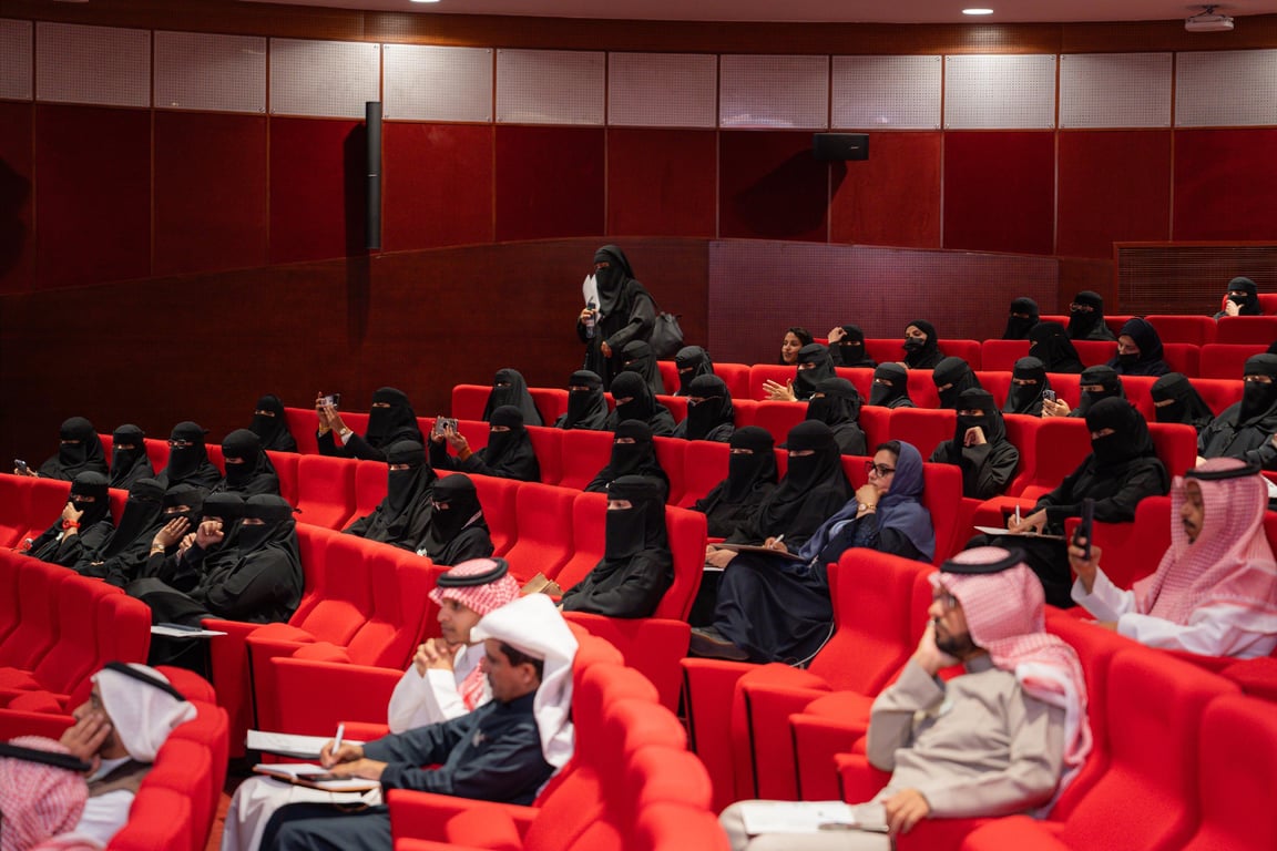 صورة من الألبوم