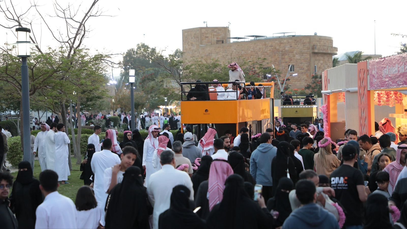 صورة من الألبوم