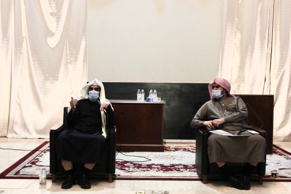 مدير الإسلامية بالرياض يبحث مع