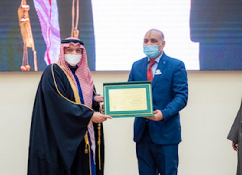 ?مير القصيم يكرّم الزميل خالد