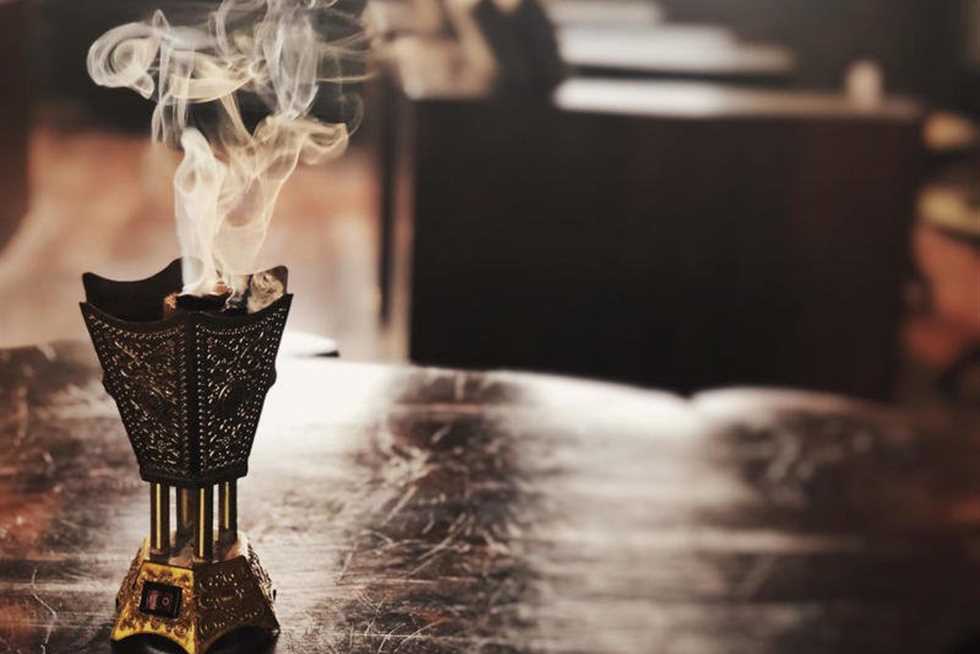 ?عود الطبية: استنشاق دخان البخور