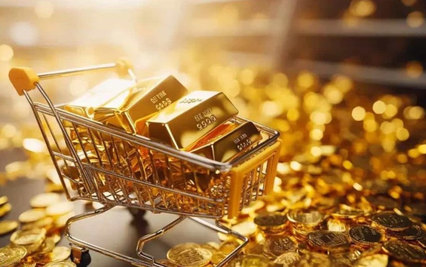 الذهب يواصل تقلباته بعد انهيار تاريخي والفضة تهوي 15%. الذهب يتراجع 2.5% إلى 4850 دولارًا بعد فشله في الثبات فوق 5000. الفضة تهبط 15% إلى 75.87 دولارًا وتواصل خسائرها 