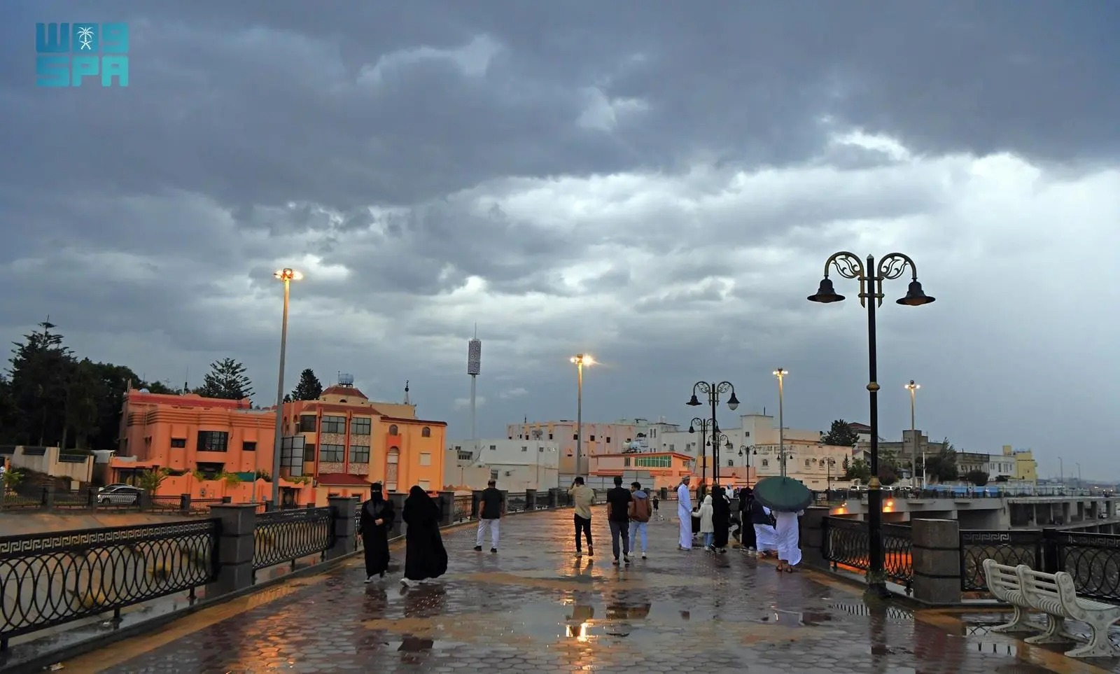أوروبا تحت لهيب الحر.. ومرتفعات المملكة تستقبل الصيف بـ17 درجة وأمطار منعشة - مرتفعات المملكة تسجل درجات حرارة معتدلة تصل إلى 17 درجة مئوية. - الأمطار الصيفية تجعل المرتفعات وجهة مثالية للسياح والمواطنين 