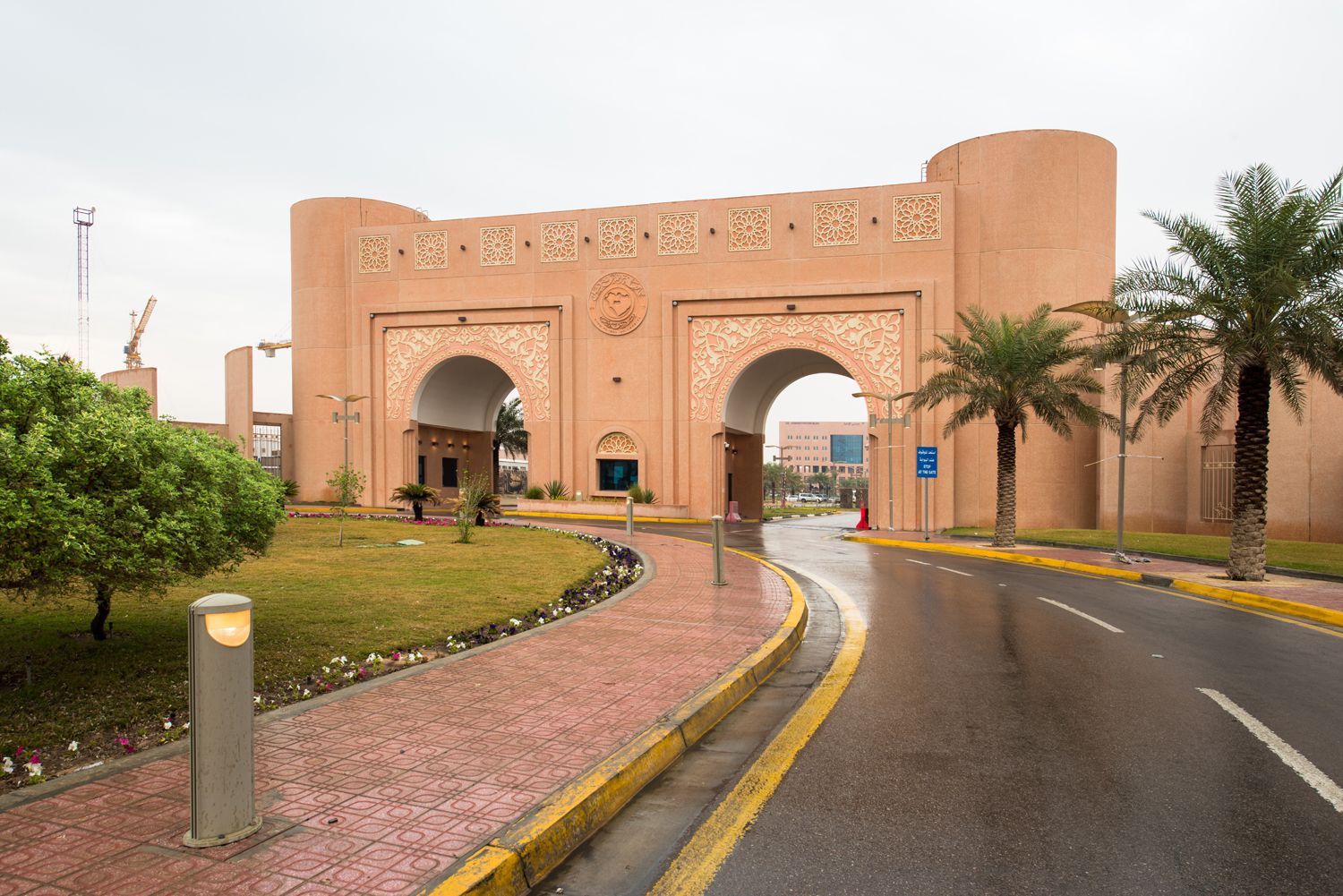 طالباً وطالبة من ذوي الإعاقة