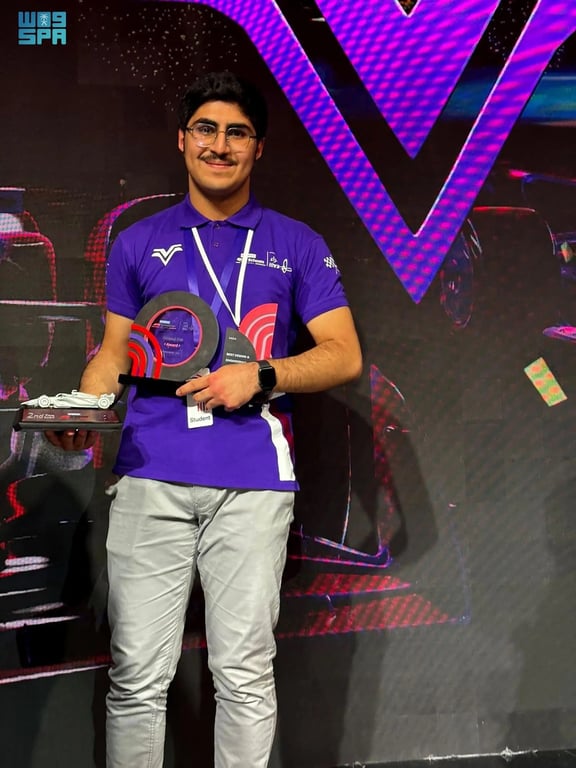 طالب سعودي في إثراء يبرز في لجان تحكيم سباق STEM في سنغافورة. محمد المسبح ينتقل من متسابق إلى محكّم في المنافسات العالمية.. إنجازات محلية لافتة شملت المركز الأول بالأحساء والثاني على مستوى المملكة.. مسيرة أكاديمية مستمرة في جامعة نيويورك وتصميم سيارات سباق حقيقية 