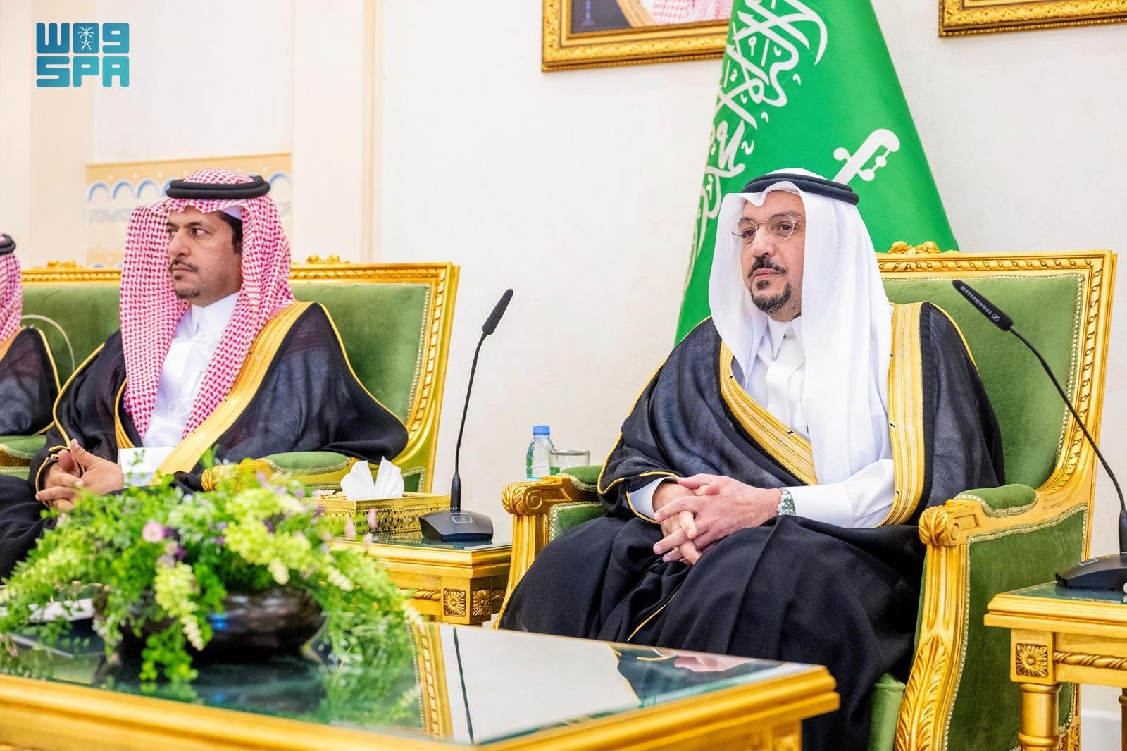 أمير القصيم يكرّم كوادر بالشؤون الصحية لتحقيق مستهدفات الأعمال التحولية ...