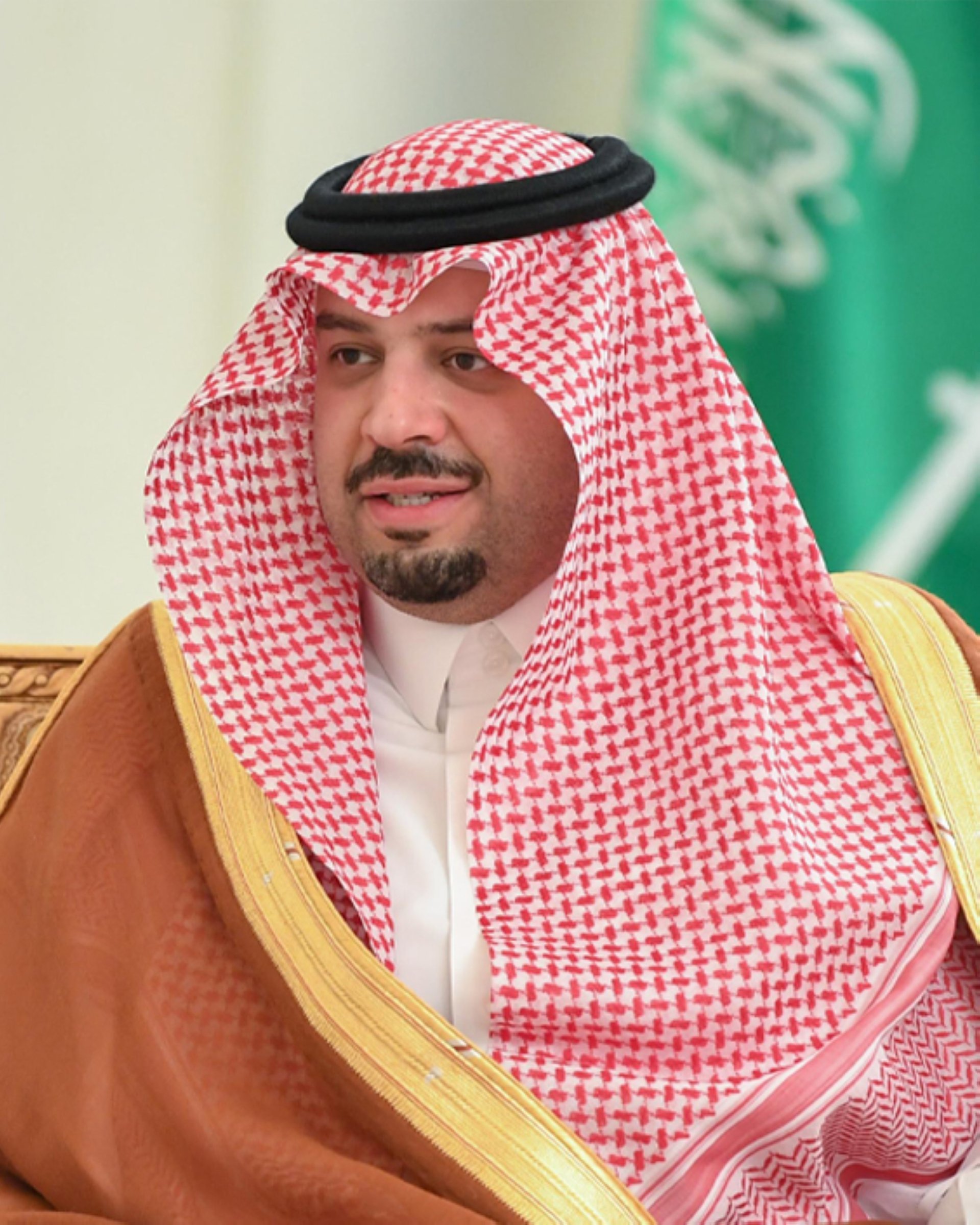 أمير الحدود الشمالية يُدشّن ويضع