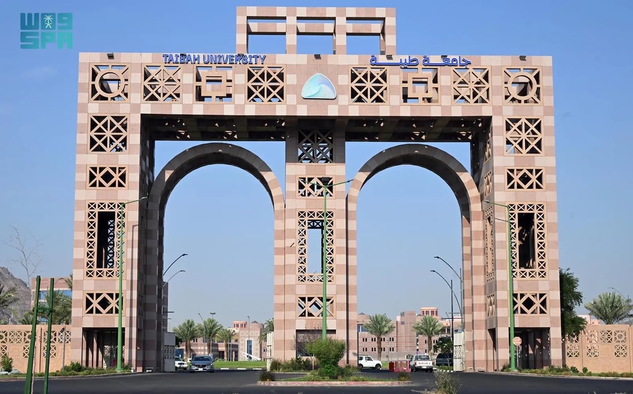 جامعة طيبة تستحدث 9 برامج جديدة للدراسات العليا للعام 1448هـ. تخصصات تشمل التمريض، الأشعة، البيانات والهندسة. إدراج إنترنت الأشياء والروبوتات ضمن البرامج. دبلوم رسم المصحف وضبطه ولغة الإشارة السعودية 