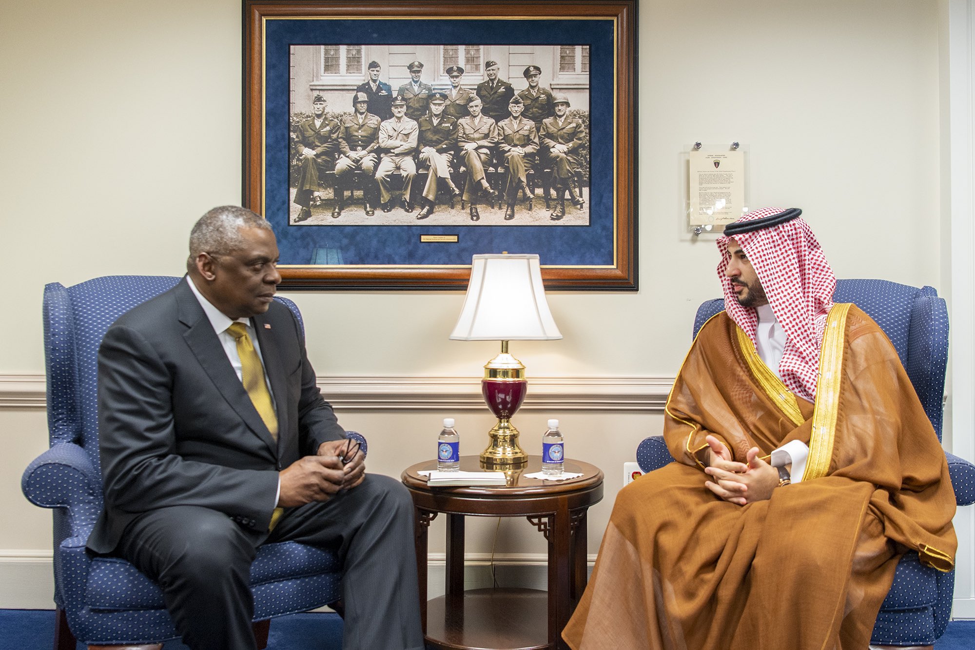 ?الد بن سلمان يلتقي وزير