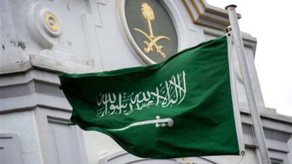 سفارة المملكة في الكويت تحذر مواطنيها من عقوبات قانون المرور الجديد. دعت السفارة إلى الالتزام بالأنظمة المرورية تفادياً للمخالفات والإجراءات القانونية.. التعديلات الجديدة تشمل غرامات تصل إلى الحبس 3 سنوات على المخالفات الجسيمة 