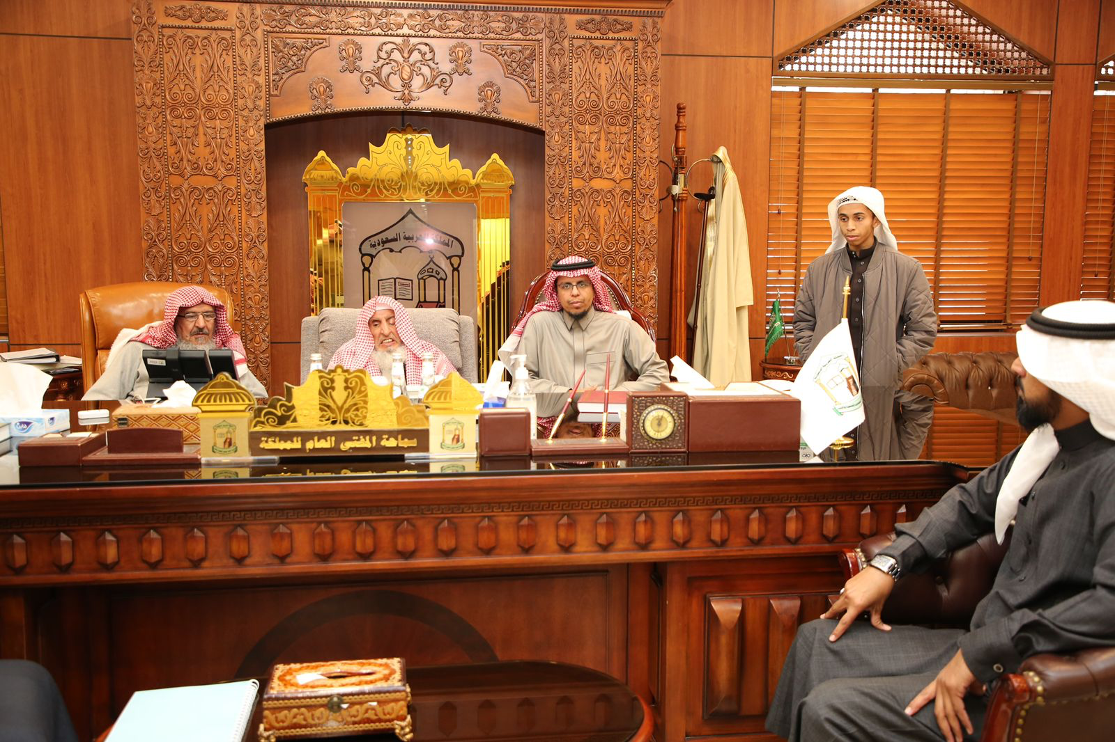 "المفتي العام للسعودية" للطلاب: احذروا