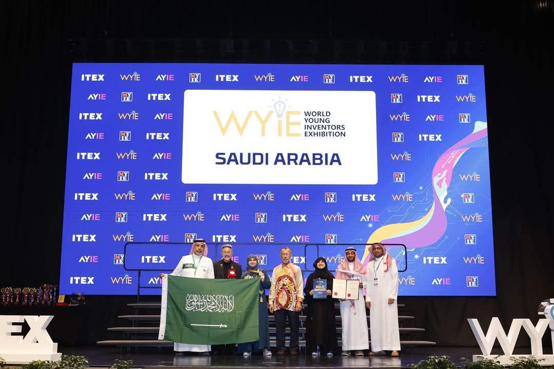 بابتكار "الصناعة الدوائية الصديقة للبيئة".. الطالبة "لمار العبدلي" تظفر بذهبية "آيتكس" الدولية بماليزيا 