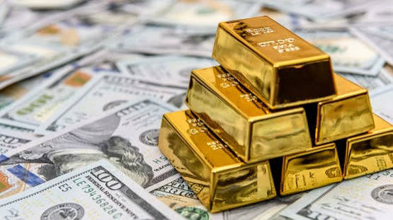 الذهب يرتفع إلى 3197 دولاراً للأوقية بعد تراجع حاد. صعود الذهب 0.9% إلى 3197.41 دولاراً مع عودة الطلب في الأسواق. الفضة تقفز 1.8% إلى 66.10 دولاراً للأوقية وسط توجه نحو الملاذات الآمنة 