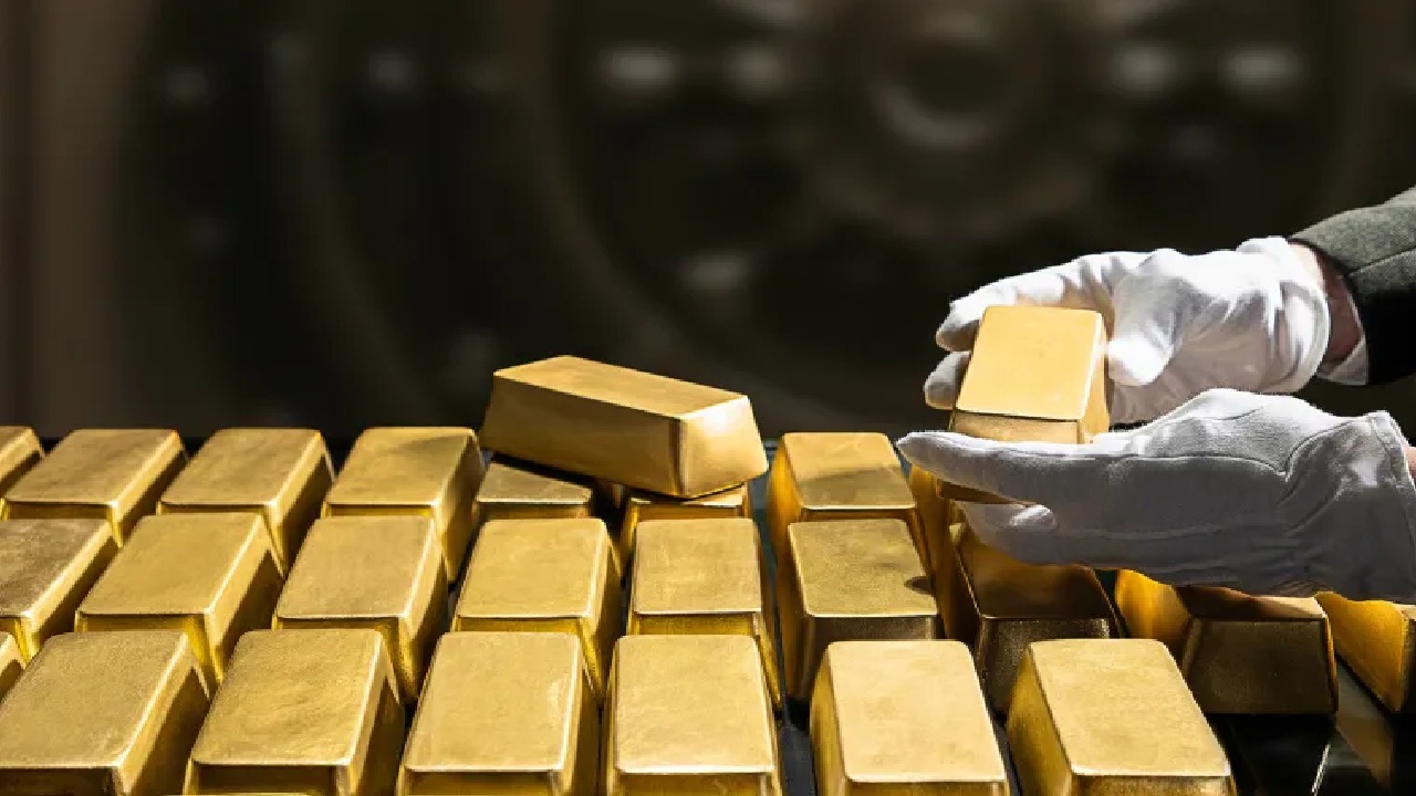 ارتفاع أسعار الذهب مع تراجع عوائد سندات الخزانة الأمريكية. الأوقية تسجل 4507.56 دولارات بارتفاع 0.5%. صعود العقود الأمريكية الآجلة للذهب إلى 4538 دولارًا 