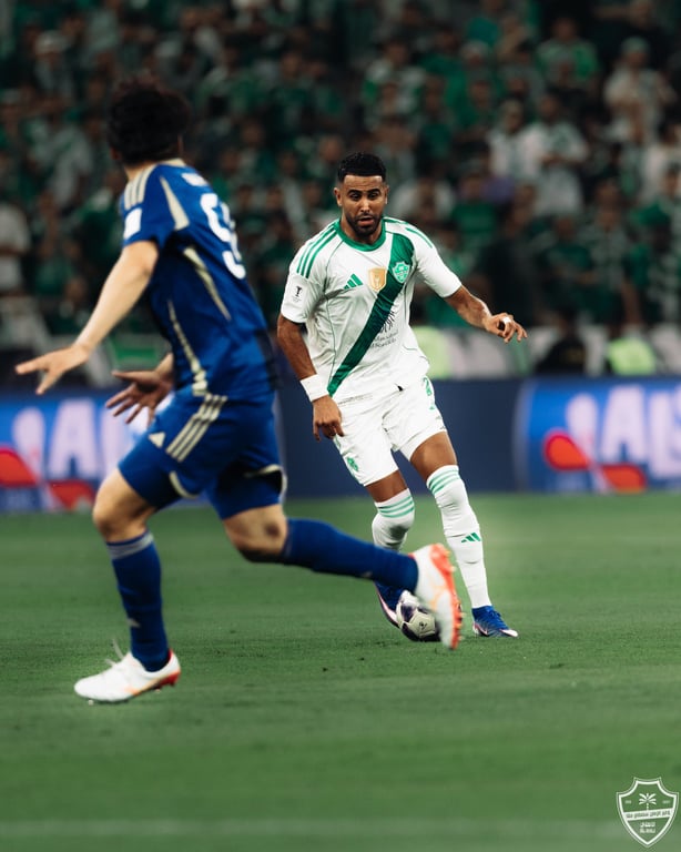 محرز: صعّبناها على أنفسنا.. والطرد زادنا قوة وحسمنا اللقب الآسيوي. محرز يؤكد صعوبة النهائي ويعترف بأن الأهلي عقّد المباراة على نفسه. الطرد كان نقطة تحول منحت الفريق دافعًا أكبر للقتال داخل الملعب. شخصية البطل ظهرت في الحسم والتتويج باللقب الآسيوي للمرة الثانية تواليًا 