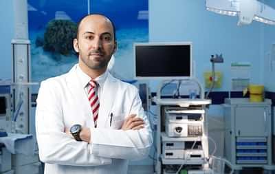 استشاري: الجفاف وانسحاب الكافيين أبرز أسباب صداع رمضان. الجفاف وقلة النوم يرفعان احتمالية الصداع. الانقطاع المفاجئ عن الكافيين والنيكوتين يسبب أعراض انسحاب. الإكثار من السوائل والنوم الجيد والتغذية المتوازنة للوقاية 