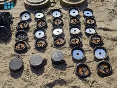 مشروع مسام ينزع 1.906 ألغام وذخائر من الأراضي اليمنية في أسبوع واحد. نزع 1.906 ألغام وذخائر متنوعة خلال أسبوع. 555.734 لغمًا إجمالي ما تم نزعه منذ بدء المشروع. عمليات مستمرة في عدة محافظات يمنية. جهود إنسانية لحماية المدنيين وتعزيز السلامة 