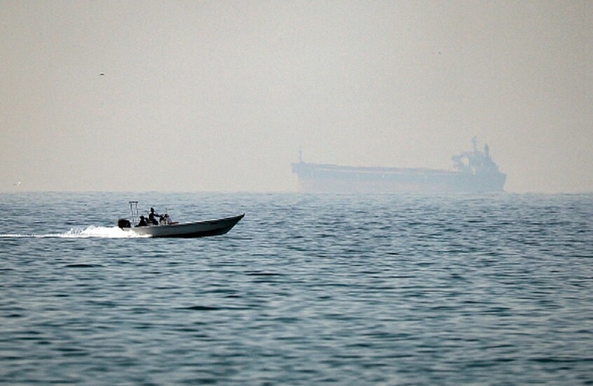 الحرس الثوري: مضيق هرمز سيبقى مغلقًا أمام الأعداء على الرغم من عروض ترامب الهزلية. الحرس الثوري الإيراني يؤكد إبقاء مضيق هرمز مغلقاً أمام الأعداء. انتقاد تصريحات ترامب بشأن فتح الممر الملاحي 