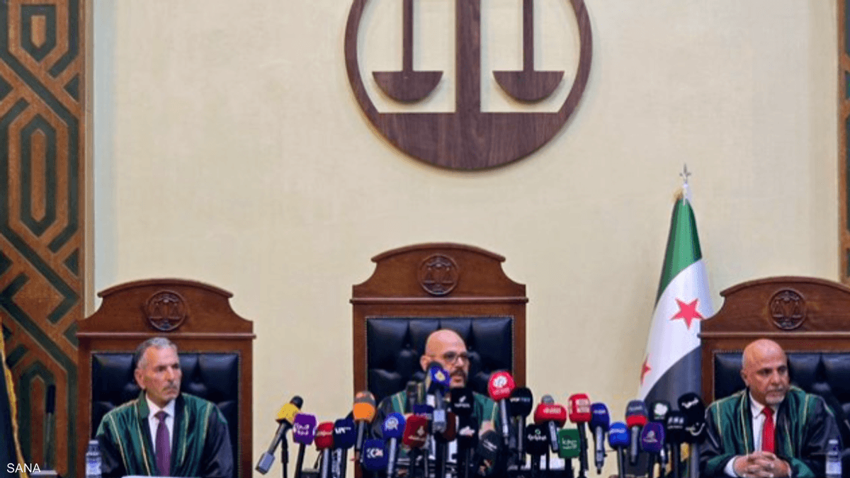 بدء أولى محاكمات العدالة الانتقالية في سوريا ضد بشار وماهر الأسد غيابياً بدمشق. انطلاق جلسات قضائية تمهيدية ضمن مسار العدالة الانتقالية، تشمل متهمين فارين وآخرين موقوفين على خلفية انتهاكات حقوقية.. تحديد جلسة ثانية لمواصلة الإجراءات، مع توسيع نطاق المحاكمات لتشمل مسؤولين أمنيين وعسكريين سابقين 