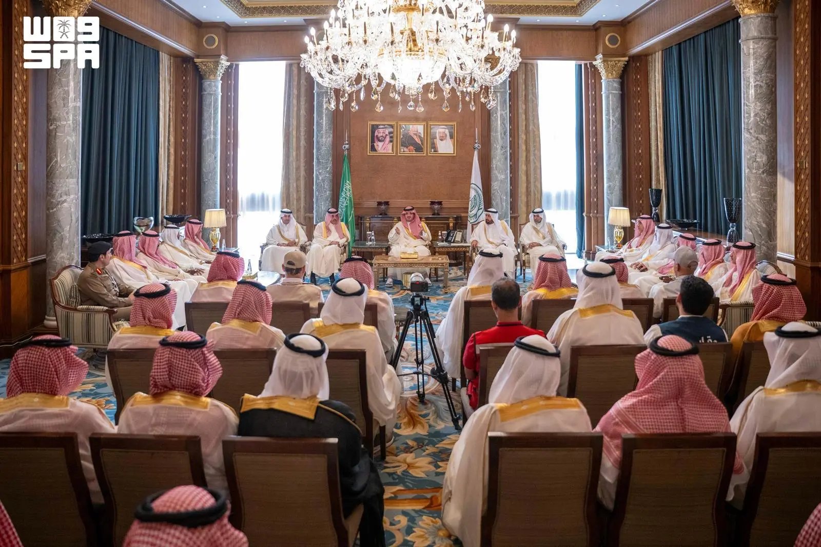 صورة من الألبوم