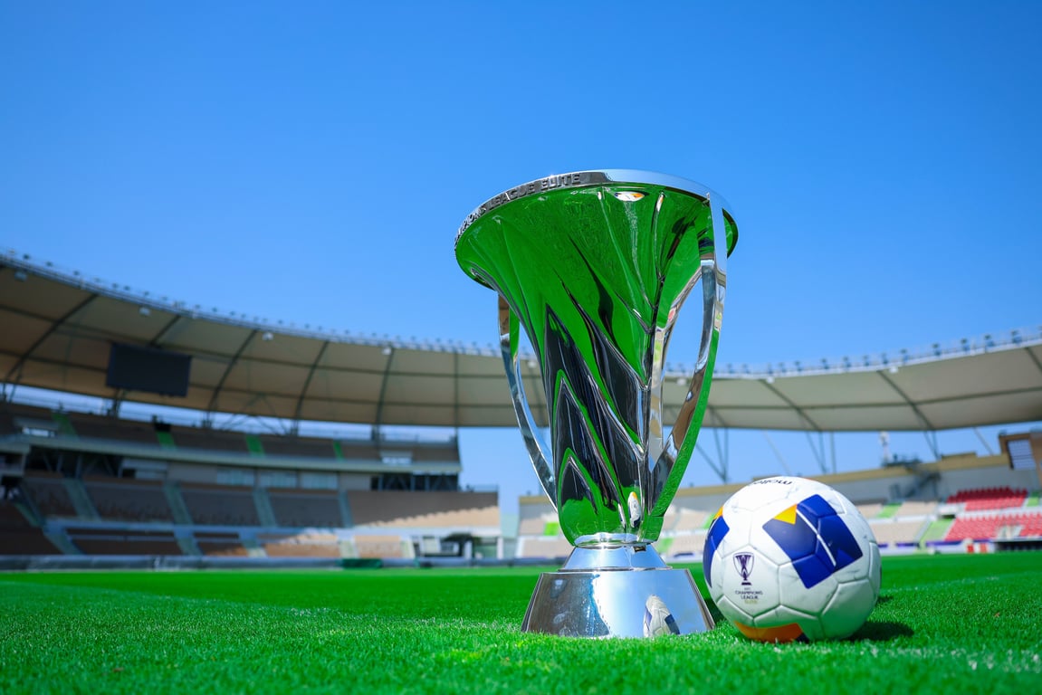 الهلال يواجه شباب الأهلي.. و الأهلي يلتقي الوحدة في دوري أبطال آسيا للنخبة. الهلال ضيفًا على شباب الأهلي في دبي. الأهلي يواجه الوحدة في أبوظبي. الهلال يتصدر الترتيب بالعلامة الكاملة. الفريقان ضمنا التأهل لدور الـ16 