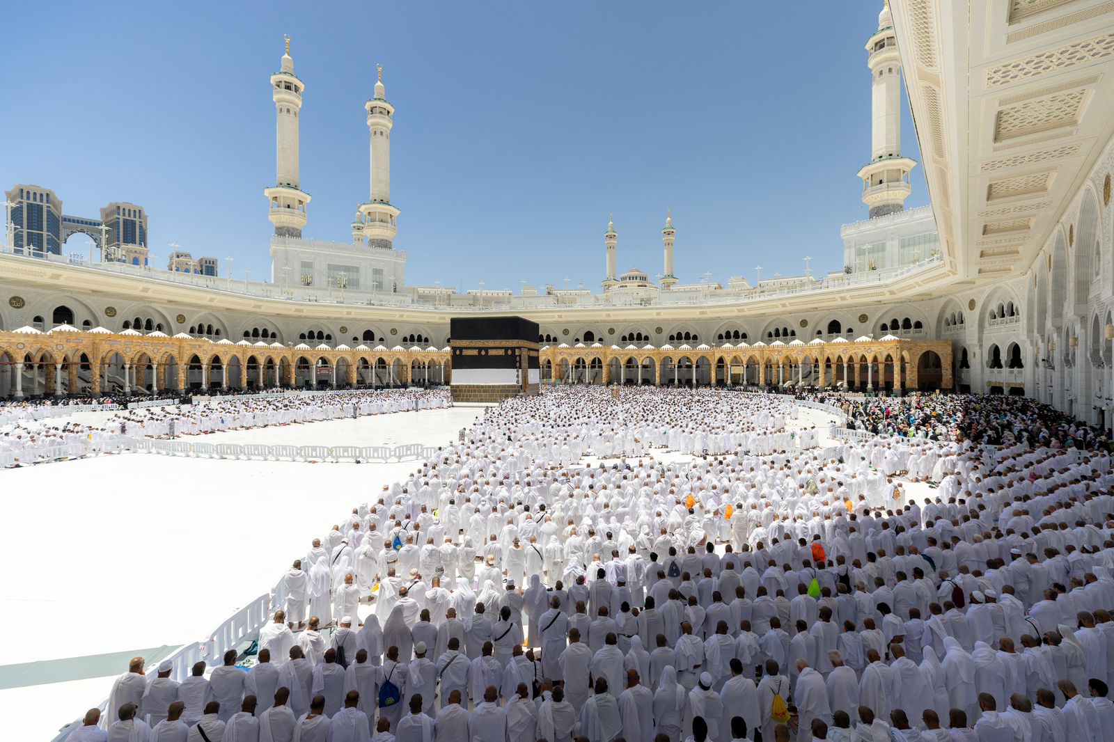 «الأرصاد» توضّح حقيقة ارتباط تعامد الشمس بارتفاع الحرارة. تعامد أشعة الشمس ظاهرة فلكية طبيعية تتكرر سنويًا. لا يعني بالضرورة ارتفاعًا استثنائيًا في درجات الحرارة. الحرارة تتأثر بالرطوبة والرياح والسحب والكتل الهوائية 