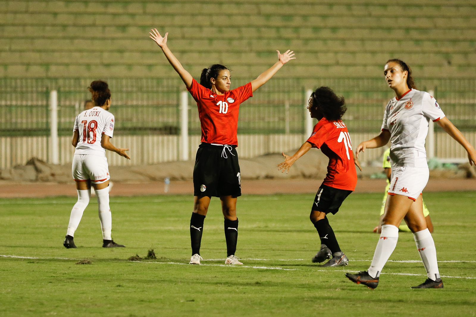 ?أهل منتخب مصر ومنتخب تونس