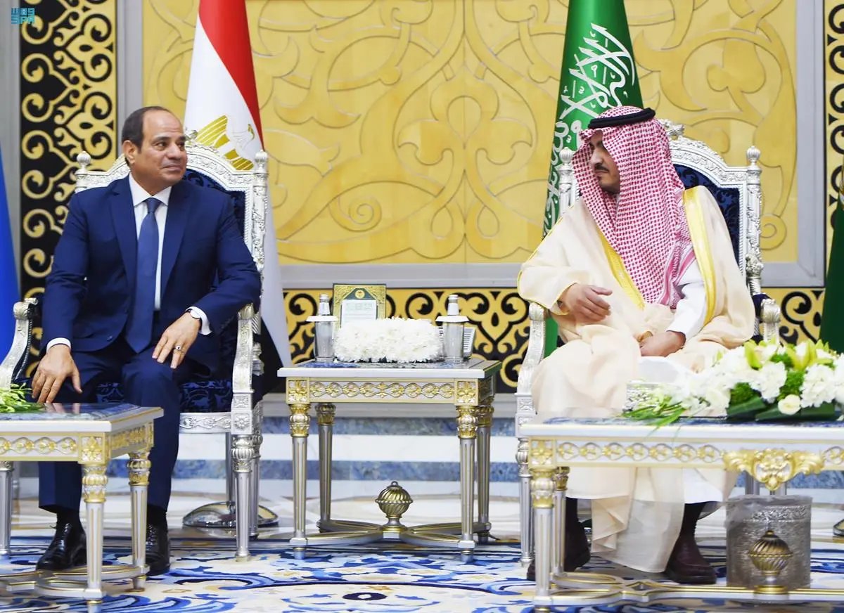 الرئيس المصري يصل جدة للمشاركة في القمة العربية 32