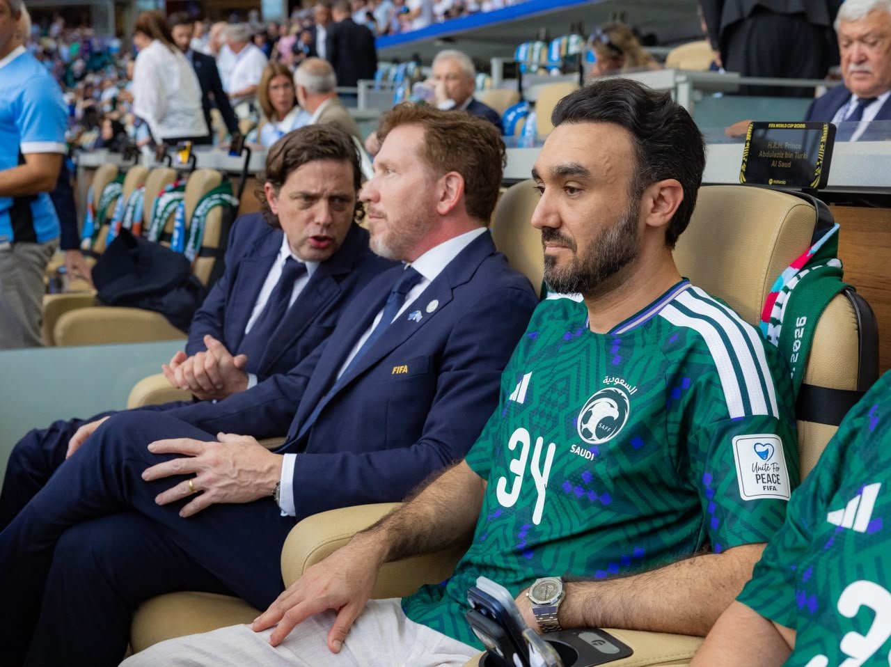 وزير الرياضة يُشيد بالأخضر بعد التعادل مع الأوروغواي في كأس العالم 2026. إشادة رسمية بأداء المنتخب السعودي بعد التعادل 1-1 أمام الأوروغواي في افتتاح المشوار.. المباراة أُقيمت في ميامي ضمن الجولة الأولى من المجموعة الثامنة.. تأكيد على روح الفريق والتفاؤل بمواصلة الظهور القوي في بقية مباريات البطولة 