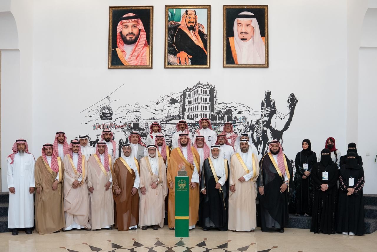 محافظ الطائف يكرم تعليم الطائف