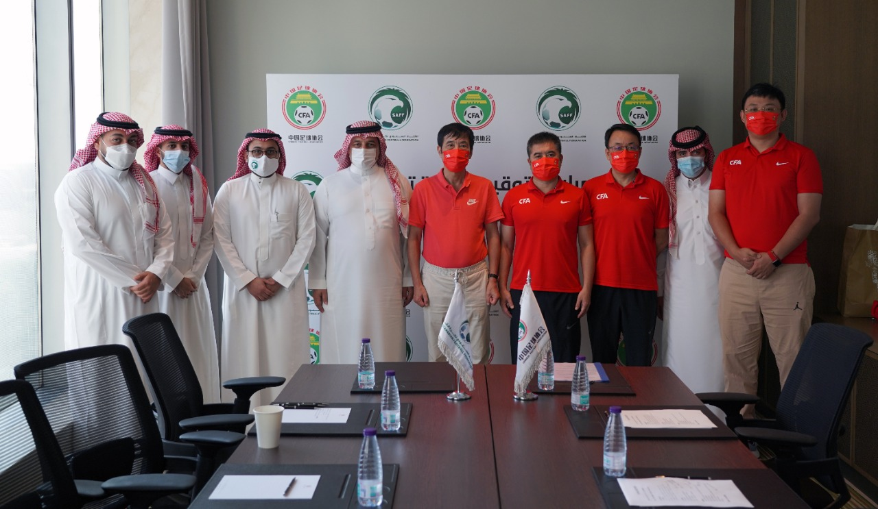 ?لاتحاد السعودي لكرة القدم يوقِّع