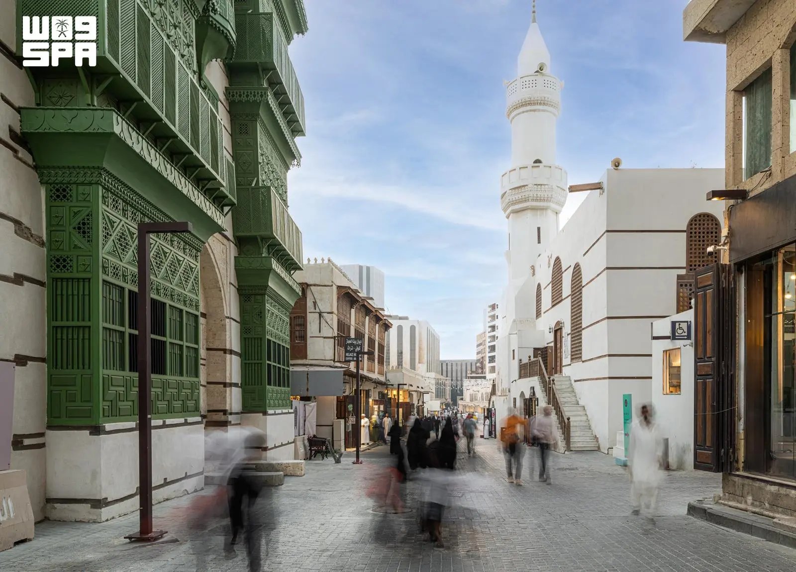 12 عامًا في قائمة اليونسكو.. جدة التاريخية تواصل ترسيخ مكانتها كوجهة تراثية عالمية. جدة التاريخية تحتفل بمرور 12 عامًا على إدراجها في قائمة التراث العالمي لليونسكو، في إنجاز يعكس جهود المملكة في حماية التراث الثقافي وصون الهوية الوطنية.. المنطقة تمثل نموذجًا حيًا للمدن التراثية بما تضمه من نسيج عمراني مميز وأسواق تاريخية ورواشين خشبية، إلى جانب ارتباطها التاريخي بالحج والتجارة.. تواصل المملكة تطوير جدة التاريخية كوجهة ثقافية وسياحية عالمية بما ينسجم مع مستهدفات رؤية السعودية 2030 في تعزيز الثقافة والمحافظة على الإرث الوطني 
