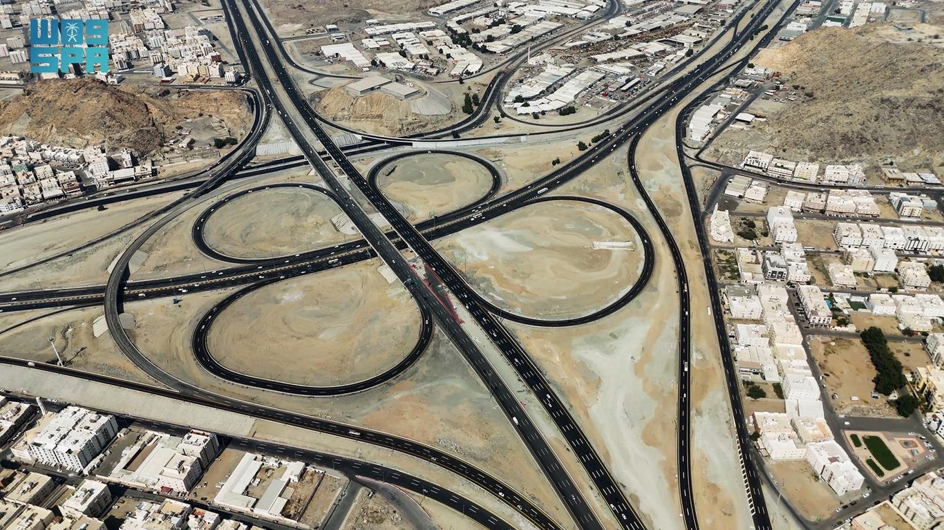 اكتمال تشغيل تقاطع الدائري الرابع مع طريق السيل قبل الموعد بمكة. اكتمال تشغيل تقاطع الدائري الرابع مع طريق السيل قبل وقته المخطط، بكفاءة تنفيذ عالية.. فتح مسارات مباشرة نحو الحرم وطريق السيل؛ لتقليل زمن الرحلات وفصل الحركة المرورية.. تسهيل الوصول للمنطقة المركزية والمشاعر، تحقيقاً لمستهدفات #رؤية_السعودية_2030 