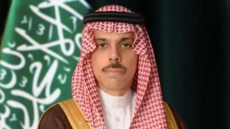 وزير الخارجية يبحث مع نظيره البحريني مستجدات الأوضاع الإقليمية. اتصال هاتفي بين الجانبين لمناقشة تطورات المنطقة وتعزيز التنسيق الثنائي. التأكيد على أهمية التعاون المشترك لدعم الأمن والاستقرار الإقليمي 