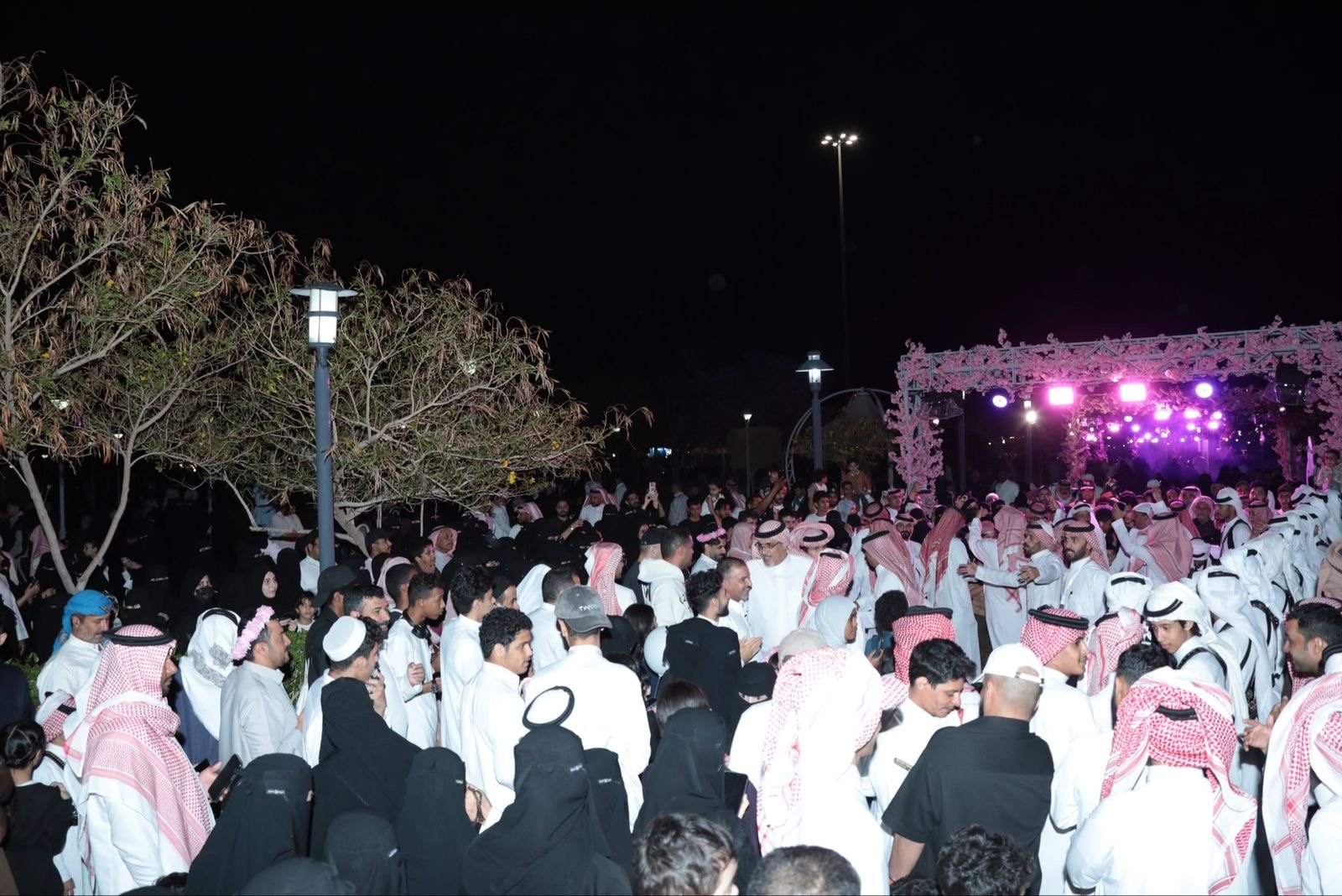 صورة من الألبوم
