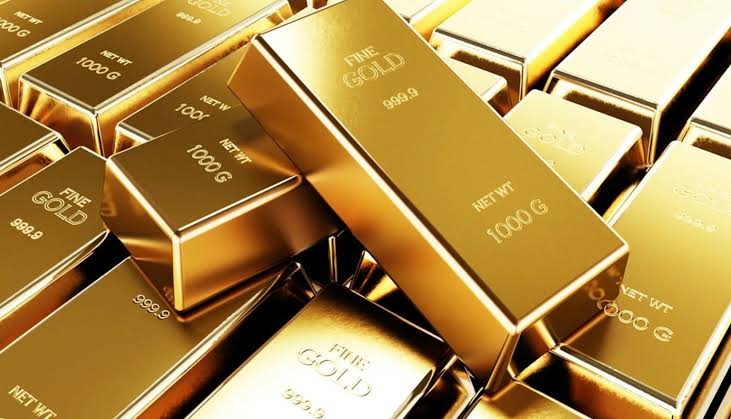 الذهب تحت وطأة الدولار الصاعد: أسعار المعدن الأصفر تسجل أدنى مستوياتها في أسبوعين